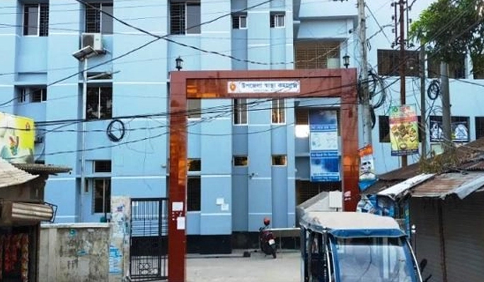 কুকুরকে বাঁচাতে গিয়ে প্রাণ গেল অটোচালকের, আহত ৩