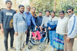 দৌলতপুরে হুইলচেয়ার পেল ছামিয়া আক্তার