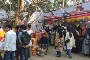 শেষ দিনে জমজমাট ইবির বইমেলা