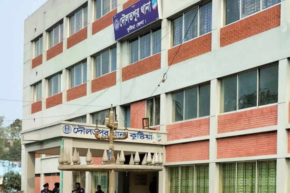 সাংবাদিক সোহাগের ওপর সন্ত্রাসী হামলা দৌলতপুরে কিশোর গ্যাংয়ের সদস্য বিজয় আটক