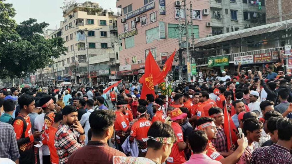 বাড়তি অর্থ দিয়েও মিলেনি টিকিট 4 173867851467a220f202a37 1 বাড়তি অর্থ দিয়েও মিলেনি টিকিট