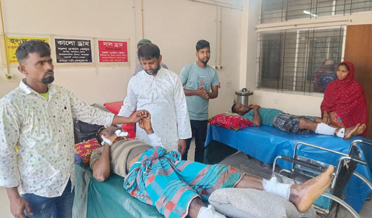 ঝিনাইদহে দুই আঃ লীগ কর্মীকে কুপিয়ে হত্যাচেষ্টার অভিযোগ