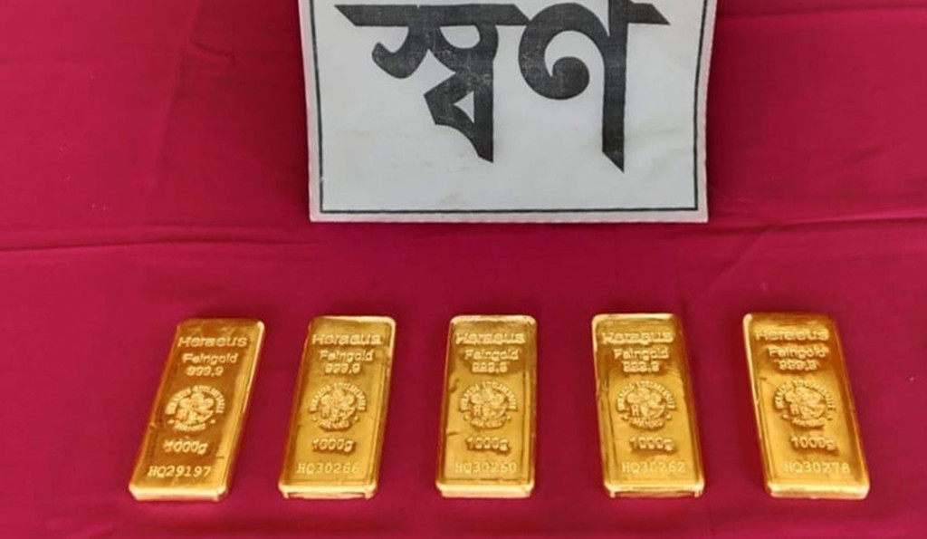 সীমান্তে ৫ কেজি স্বর্ণ ফেলে ভারতে পালাল চোরাকারবারিরা 3 173867853067a2210273f70 1 সীমান্তে ৫ কেজি স্বর্ণ ফেলে ভারতে পালাল চোরাকারবারিরা