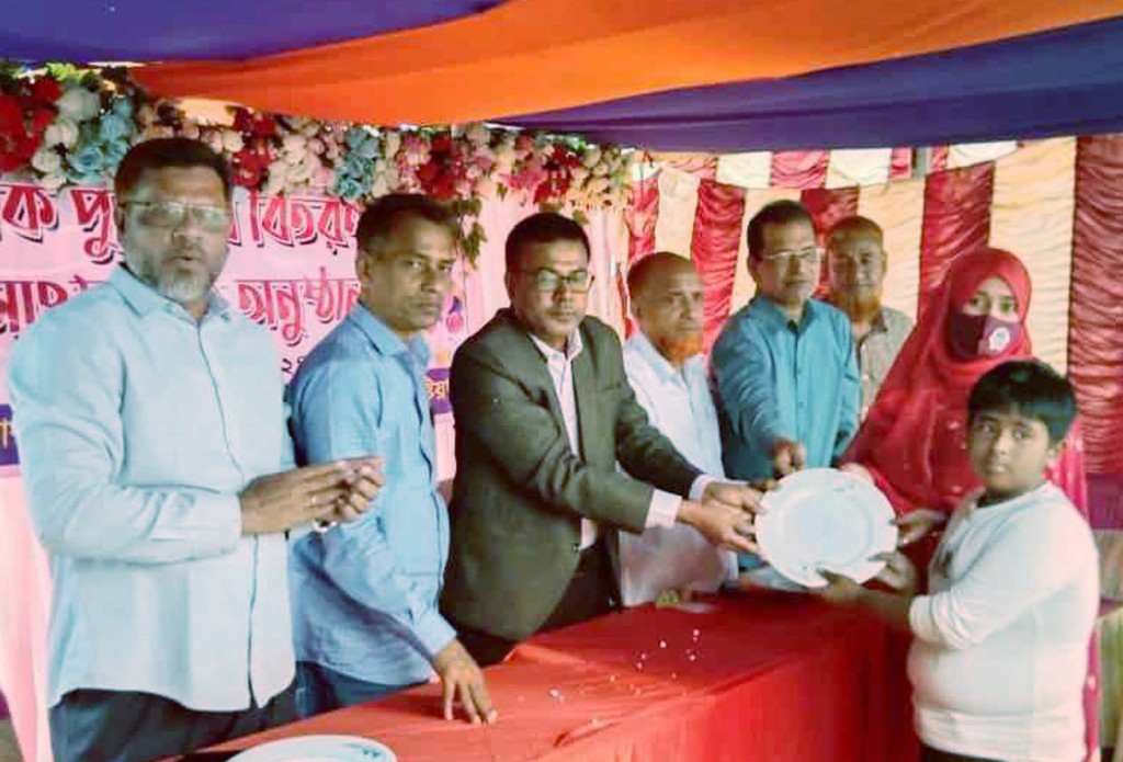 ভেড়ামারায় স্কলার ইংলিশ মিডিয়াম স্কুলে পুরস্কার বিতরণ ও সাংস্কৃতিক অনুষ্ঠান 3 173867853267a221041133f 1 ভেড়ামারায় স্কলার ইংলিশ মিডিয়াম স্কুলে পুরস্কার বিতরণ ও সাংস্কৃতিক অনুষ্ঠান