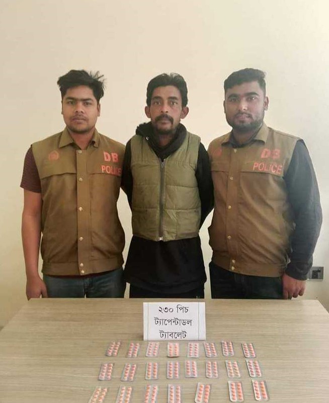 ভেড়ামারা টাপেন্টাডল ট্যাবলেট সহ মাদক ব্যবসায়ী গ্রেফতার