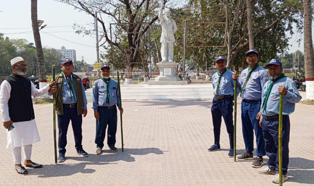 দৌলতপুরের চলিশোর্ধ্ব স্কাউটারদের পায়ে হেঁটে ৫০ কিলোমিটার পথ পরিভ্রমণ 3 173867853567a2210731926 1 দৌলতপুরের চলিশোর্ধ্ব স্কাউটারদের পায়ে হেঁটে ৫০ কিলোমিটার পথ পরিভ্রমণ