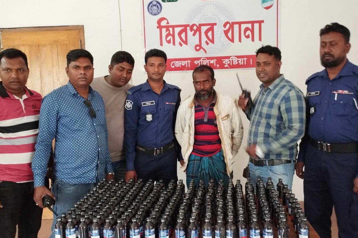 মিরপুরে ফেনসিডিলসহ মাদক ব্যবসায়ী আটক