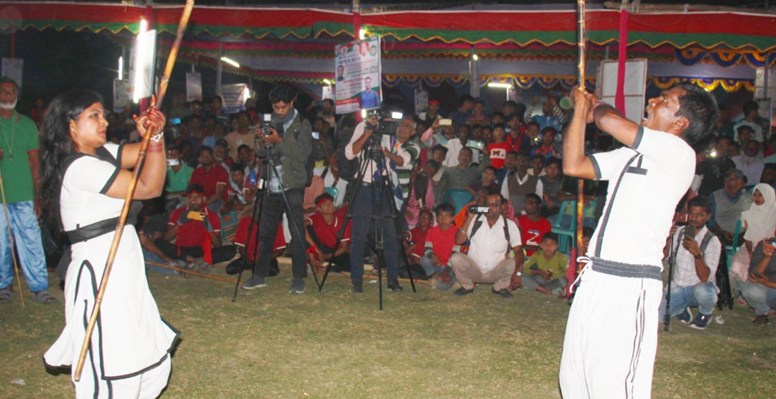 কুমারখালীতে ঐতিহ্যবাহী লাঠি খেলা মাদকাসক্ততা মূল্যবোধের অবক্ষয় রোধে লাঠি খেলার মত আয়োজন পথ দেখাবে : সুফি ফারুক