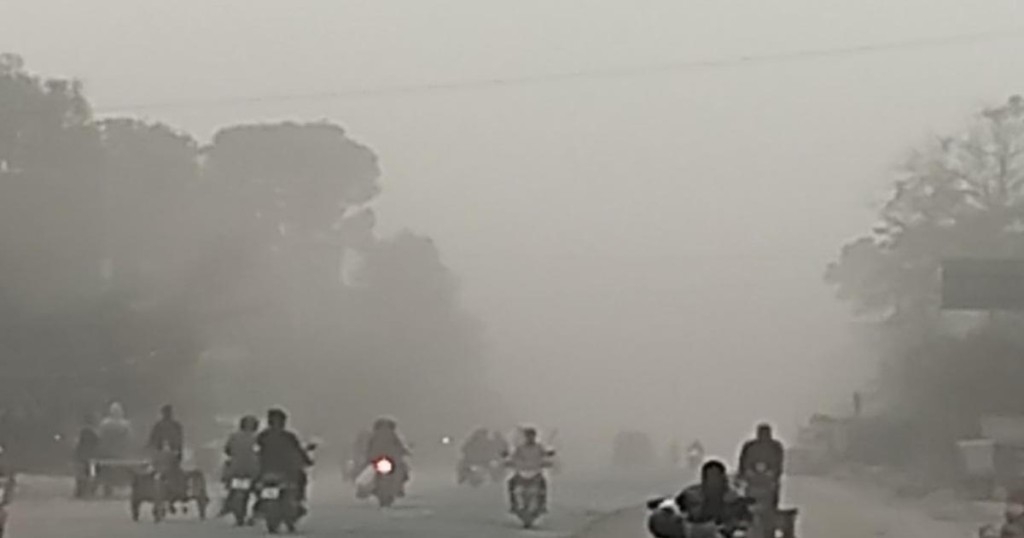 সড়কে নির্মাণে ধীরগতি ঠিকাদার ও সড়ক বিভাগের গাফিলতিতে ধুলার শহর 6 173867858167a22135c38c7 1 সড়কে নির্মাণে ধীরগতি ঠিকাদার ও সড়ক বিভাগের গাফিলতিতে ধুলার শহর