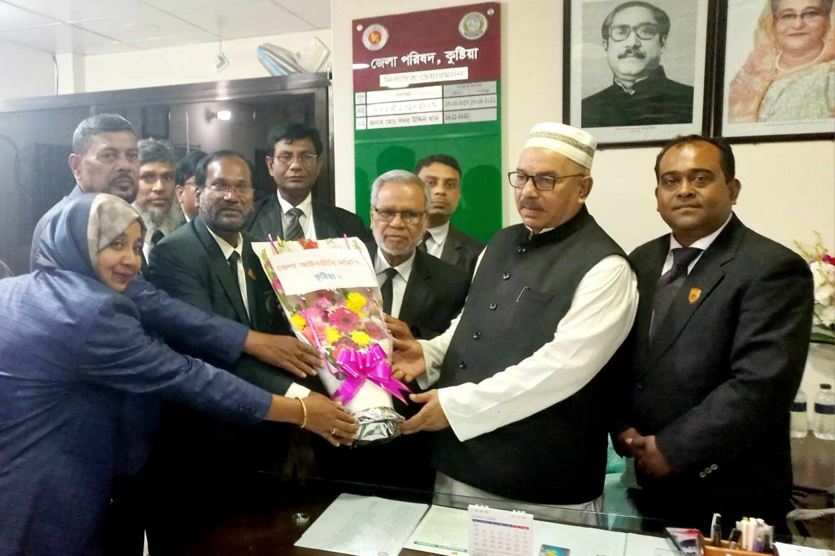 কুষ্টিয়া জেলা আ.লীগের সভাপতির সাথে নবনির্বাচিত আইনজীবী সমিতির নেতৃবৃন্দের শুভেচ্ছা বিনিময় 