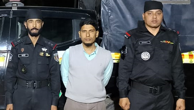 র‌্যাবের অভিযানে সাজাপ্রাপ্ত পলাতক আসামী গ্রেফতার