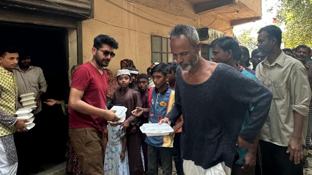 কুষ্টিয়ায় আলহাজ্ব ওয়ালিউল বারী চৌধুরী কল্যাণ ট্রাষ্টের দুপুরের খাবার বিতরণ 3 173867864667a221764b2c9 1 কুষ্টিয়ায় আলহাজ্ব ওয়ালিউল বারী চৌধুরী কল্যাণ ট্রাষ্টের দুপুরের খাবার বিতরণ