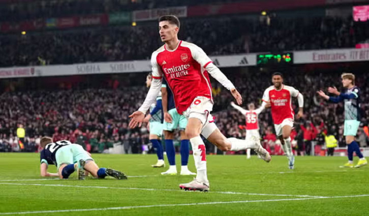 ইংলিশ প্রিমিয়ার লিগে টেবিলের শীর্ষে আর্সেনাল