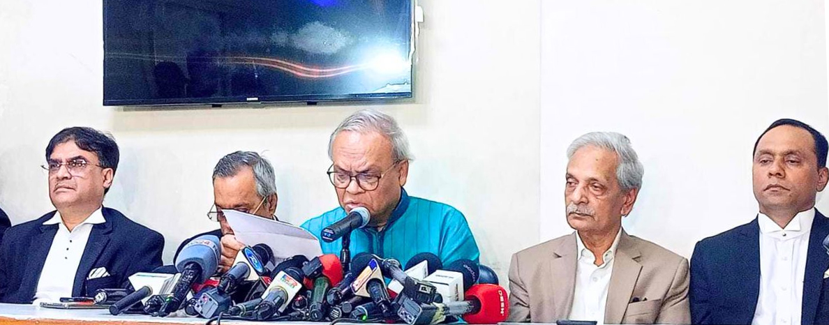 সর্বোচ্চ বিচারঙ্গণের আইনজীবীদের মর্যাদা ধূলোয় মেশালো সরকার : রিজভী