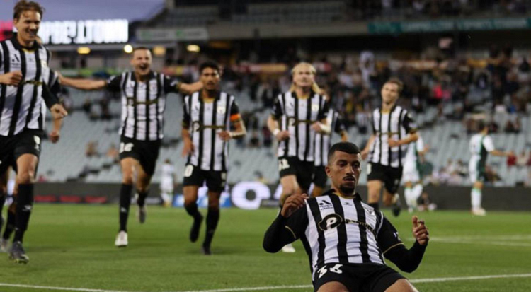 ফুটবল ম্যাচে ৯০ সেকেন্ডের ইফতার বিরতি