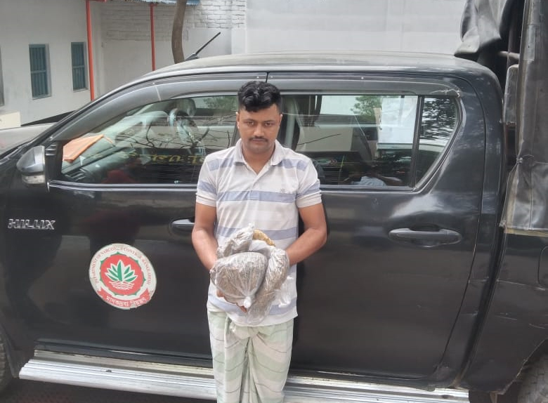 কুমারখালীতে গাঁজাসহ সহ মাদক ব্যবসায়ী আটক
