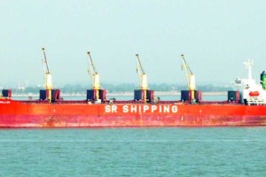 দস্যুদের আস্তানায় নোঙর করা হয়েছে বাংলাদেশি জাহাজটি