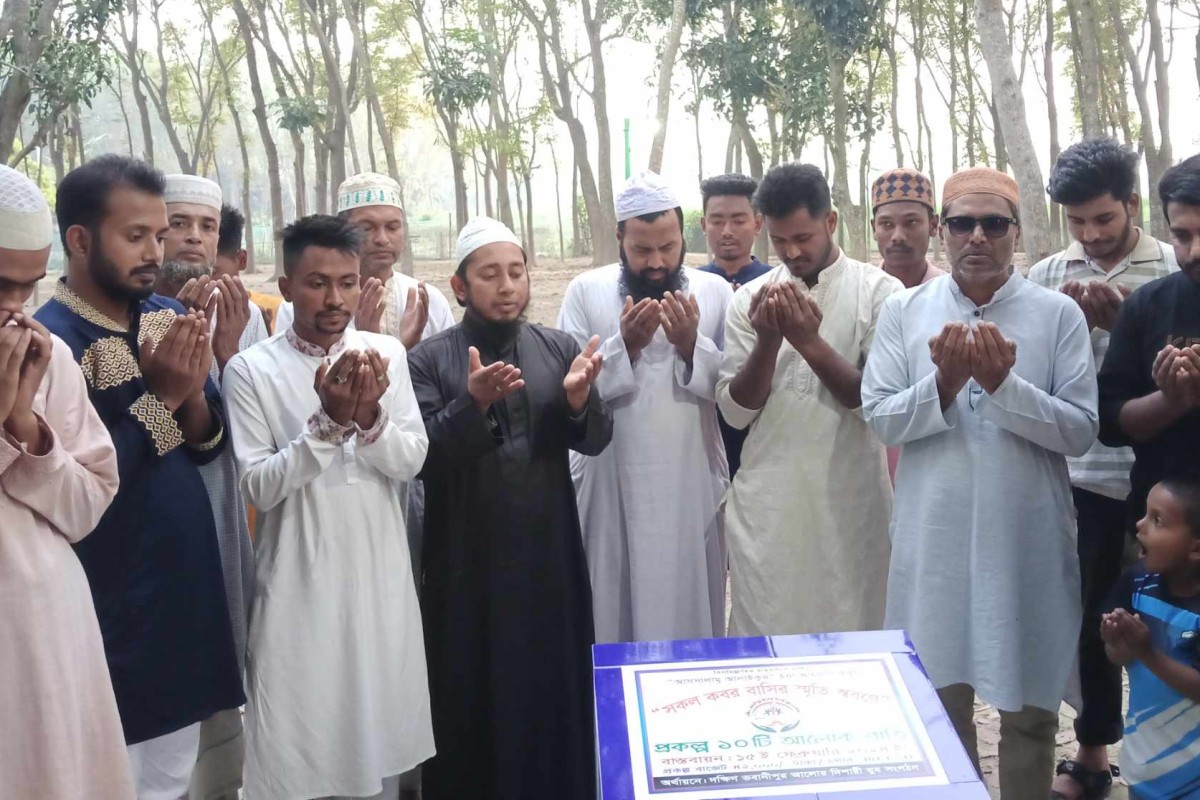 ভেড়ামারায় গোরস্থানে দশটি ল্যাম্পপোস্ট স্থাপন 