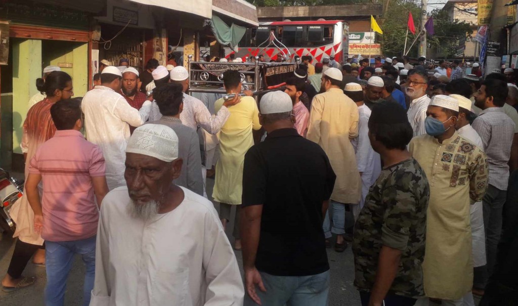 প্রবীণ সাংবাদিক মিজানুর রহমান লাকীর মায়ের ইন্তেকাল 3 173867872267a221c2d29ba প্রবীণ সাংবাদিক মিজানুর রহমান লাকীর মায়ের ইন্তেকাল