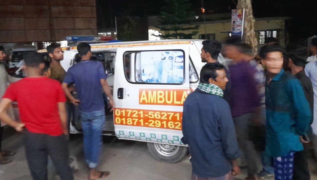 173867876467a221ece24e1 দৌলতপুরে মোটরসাইকেল নিয়ন্ত্রন হারিয়ে যুবক নিহত