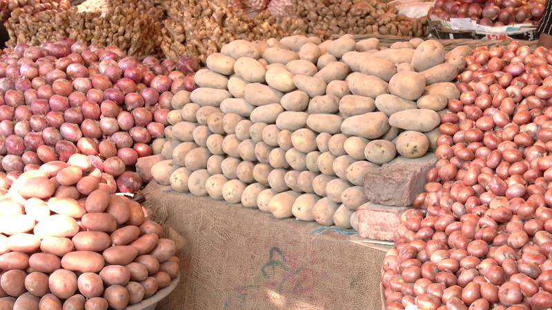 পেঁয়াজের দরে পতন, বেড়েছে আলুর
