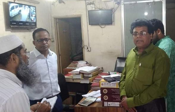 কুষ্টিয়ায় বেশি দামে তরমুজ বিক্রি ব্যবসায়ীকে জরিমানা