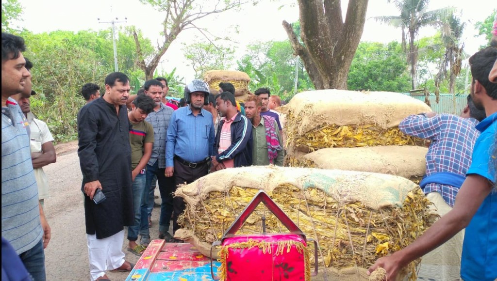 দৌলতপুরে ব্যবসায়ীর চুরি যাওয়া তামাক উদ্ধার 4 173867878467a2220097cad দৌলতপুরে ব্যবসায়ীর চুরি যাওয়া তামাক উদ্ধার