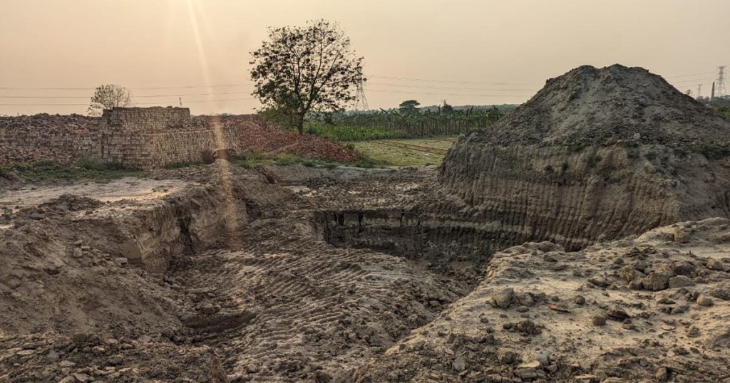 কুষ্টিয়ার ভেড়ামারায় জমির মালিককে না জানিয়ে মাটি কাটার অভিযোগ 3 173867882167a22225c2aba কুষ্টিয়ার ভেড়ামারায় জমির মালিককে না জানিয়ে মাটি কাটার অভিযোগ