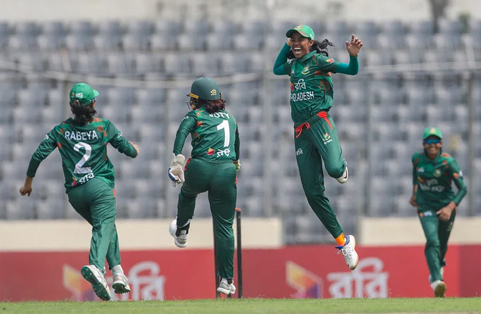 বাংলাদেশ ব্যাটারদের কী হয়েছে, জানেন না কোচ