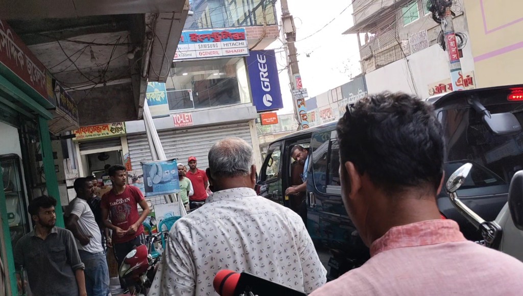 কুষ্টিয়া সোনাপট্রিতে উদ্ধার হলো ঢাকার সোনা 3 173867884567a2223dac8e9 কুষ্টিয়া সোনাপট্রিতে উদ্ধার হলো ঢাকার সোনা