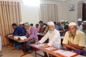 কুমারখালীতে শিক্ষার আলো ছড়াচ্ছে হাতেজান নেছা বয়স্ক বিদ্যালয় 