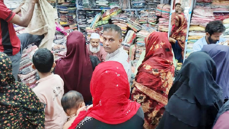 ভেড়ামারায় জমে উঠেছে ঈদ বাজার