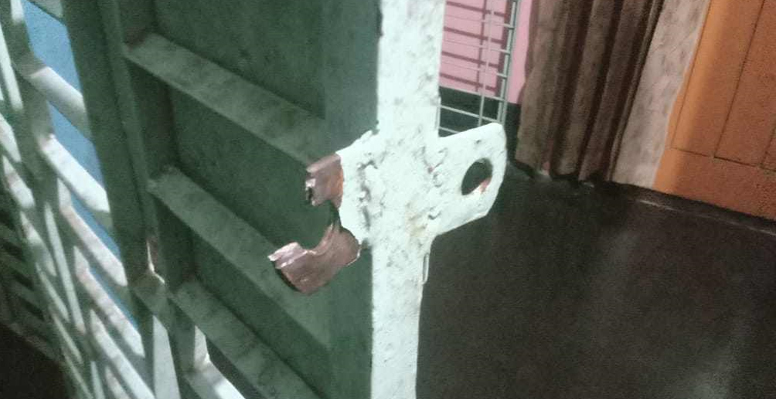 কুষ্টিয়ায় দিনে-দুপুরে প্রবাসীর বাড়ির গ্রীল কেটে স্বর্ণালংকার নগদ টাকা চুরি ! 