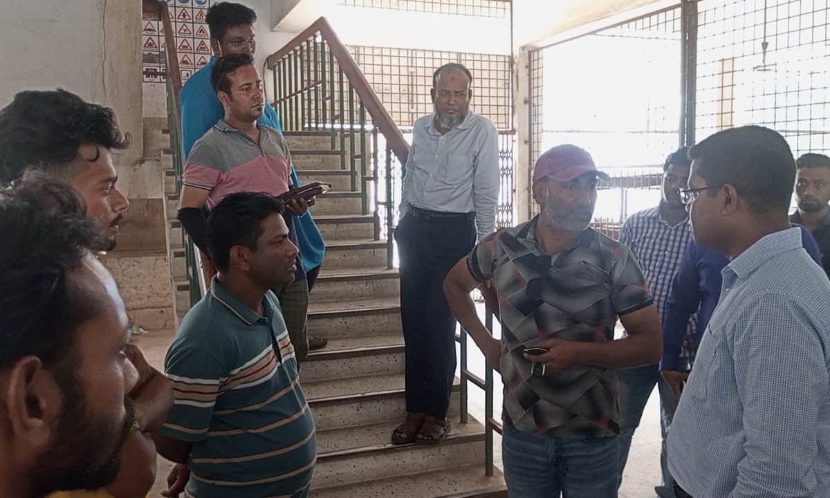 ঝিনাইদহে দালালের হাতে বিআরটিএ কর্মকর্তা লাঞ্ছিত!
