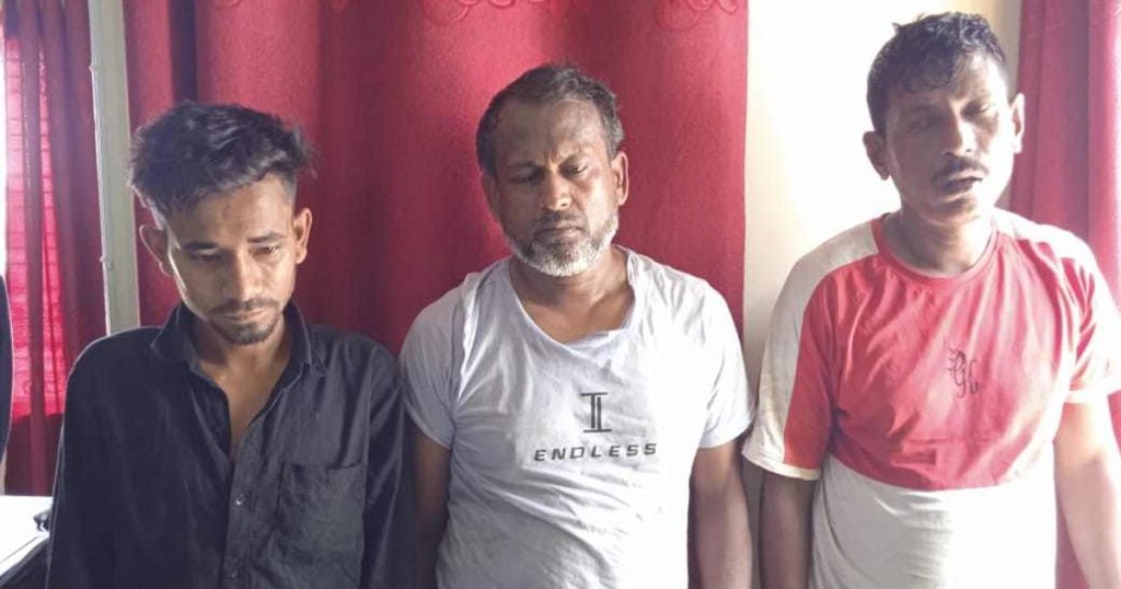 ভেড়ামারায় অগ্রণী ব্যাংকে নকল রেমিট্যান্স স্লিপ দিয়ে প্রতারণা 6 173867901167a222e3a2d12 ভেড়ামারায় অগ্রণী ব্যাংকে নকল রেমিট্যান্স স্লিপ দিয়ে প্রতারণা