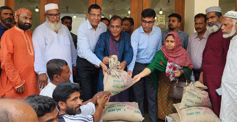 মানুষের ভাগ্যের পরিবর্তনের জন্য কাজ করছি: কামারুল এমপি