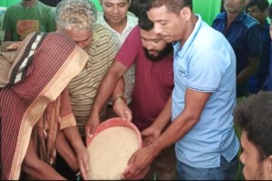 খোকসায় ভিজিএফ চাউল বিতরণ