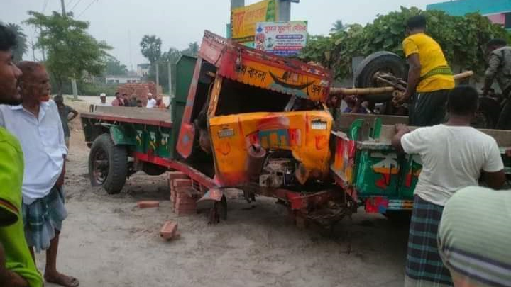 কুষ্টিয়ায় খুলনা ঢাকা মেইল ট্রেনকে লাটা হাম্বার ধাক্কায় আহত-১