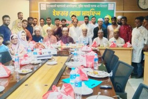 ম্যানেজমেন্ট অ্যালামনাই কুষ্টিয়ার ইফতার ও মানবিক সহায়তা প্রদান অনুষ্ঠিত