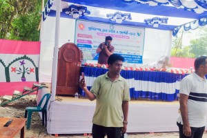 সারা বাংলাদেশে এক যোগে ভিডিও কনফারেন্সের মাধ্যমে শেখ হাসিনা উদ্বোধন করলেও দৌলতপুরের মঞ্চে নেই কেউ 