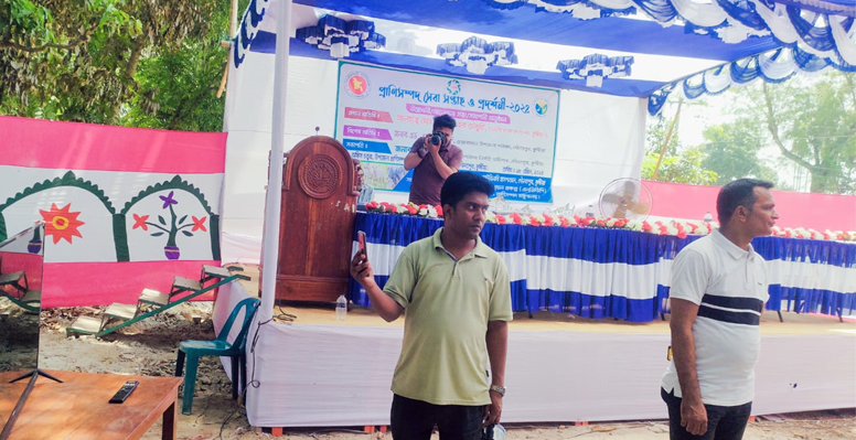 সারা বাংলাদেশে এক যোগে ভিডিও কনফারেন্সের মাধ্যমে শেখ হাসিনা উদ্বোধন করলেও দৌলতপুরের মঞ্চে নেই কেউ 