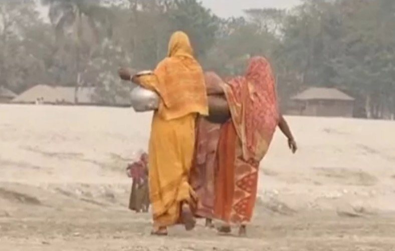 পানির স্তর নেমে যাওয়ায় শুস্ক মৌসুমে পানি শুন্য কুষ্টিয়া