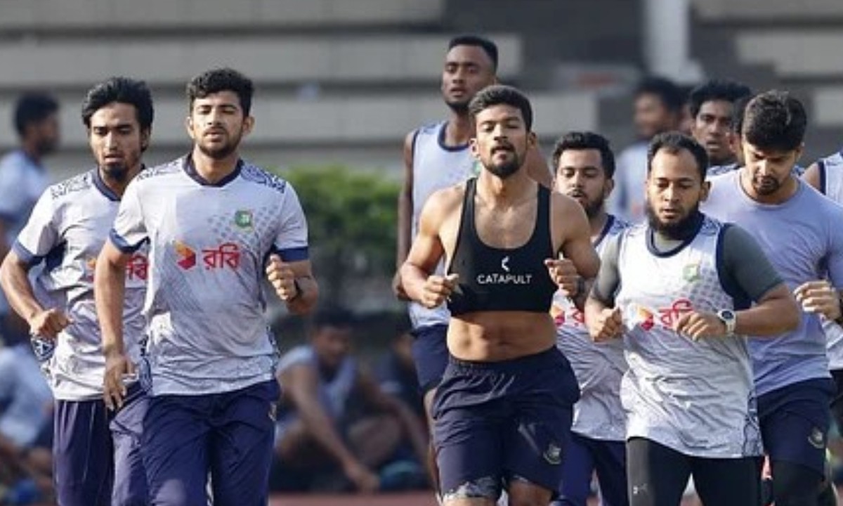 বঙ্গবন্ধু স্টেডিয়ামে দৌড়ালেন শান্ত-মুশফিক-তানজিমরা