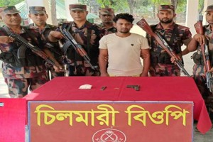 কুষ্টিয়ায় বিজিবির অভিযানে অস্ত্র ও মাদকসহ যুবক আটক 