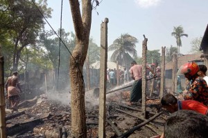 দৌলতপুরে আগুনে পুড়ে ৩ বসতবাড়ি ভস্মিভূত 