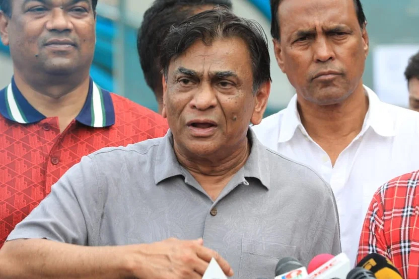 বাসা থেকেই বেরিয়ে সালাহউদ্দিন বুঝলেন, এই গরমে ফুটবল খেলা সম্ভব নয়