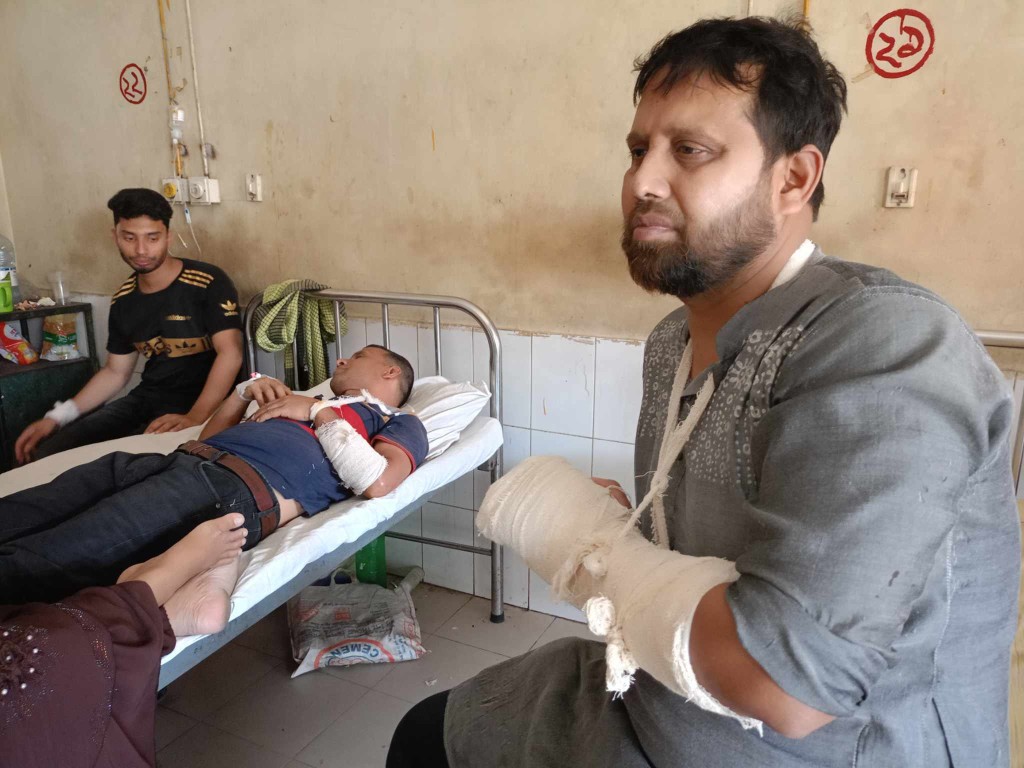 সিগারেট খেতে নিষেধ করায় শিক্ষককে ছুরিকাঘাত 5 173867925067a223d2c0c57 সিগারেট খেতে নিষেধ করায় শিক্ষককে ছুরিকাঘাত