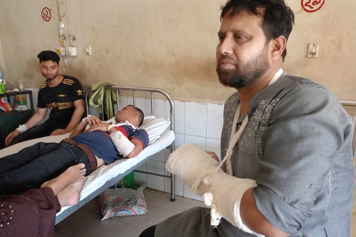 সিগারেট খেতে নিষেধ করায় শিক্ষককে ছুরিকাঘাত