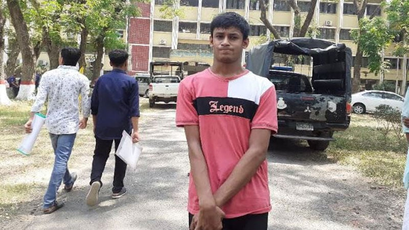 হাতে-পায়ে শক্তি নেই, তবুও বিশ্ববিদ্যালয়ে পড়ার স্বপ্ন আদনানের