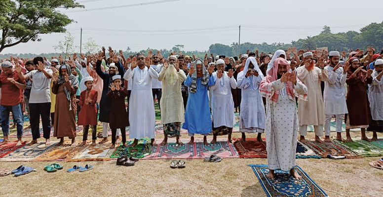 কুষ্টিয়া পৌরসভা ১৭নং ঢাকাঝালুপাড়া ইসতিসকার নামাজ আদায়